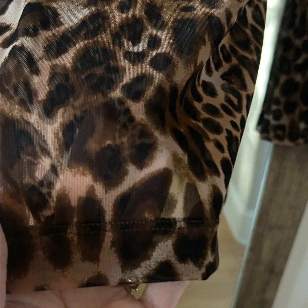 White House Black Market Sheer Animal Print Long Sleeve top- excellent condition - Picture 3 of 6
